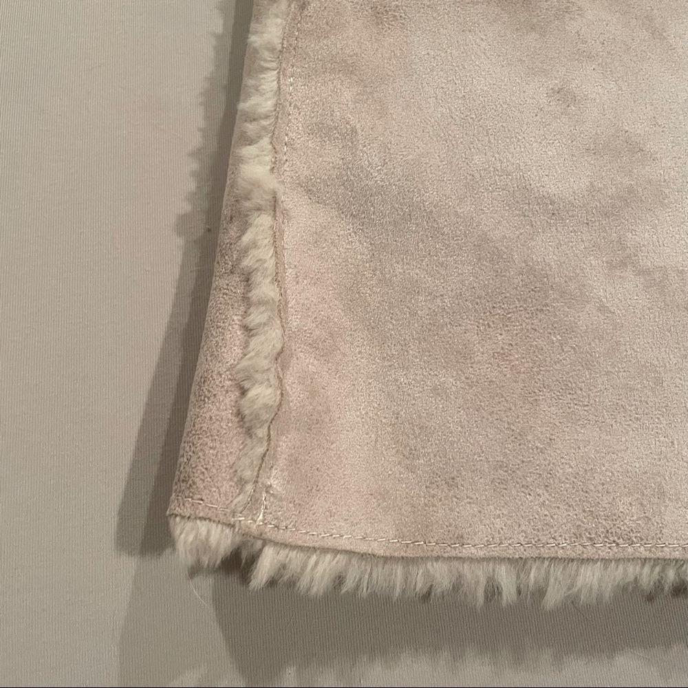 Dylan Faux Fur Vest - Picture 4 of 6